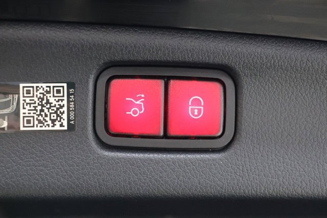 Used 2025 Mercedes-Benz C 300 4MATIC Sedan image 36