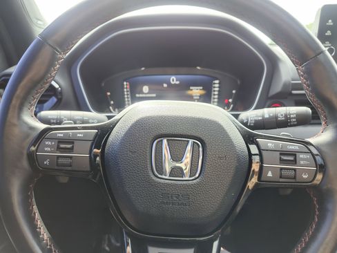 Used 2025 Honda Pilot Black Edition image 32