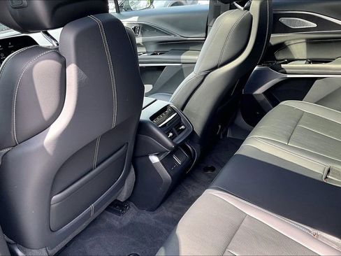 Used 2025 Cadillac Lyriq Luxury w/ LPO, Floor Liner Package AWD/4WD image 10