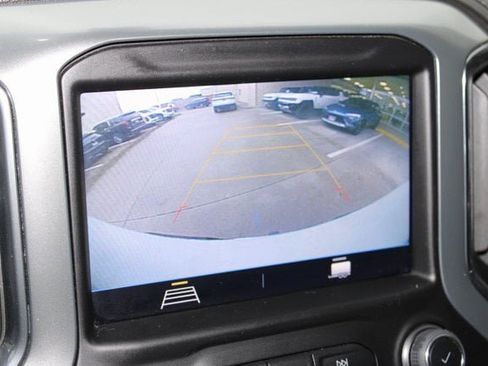 Used 2022 Chevrolet Silverado 1500 LT w/ Z71 Off-Road Package image 7