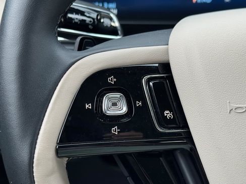 Used 2025 Lincoln Corsair Reserve AWD/4WD image 19