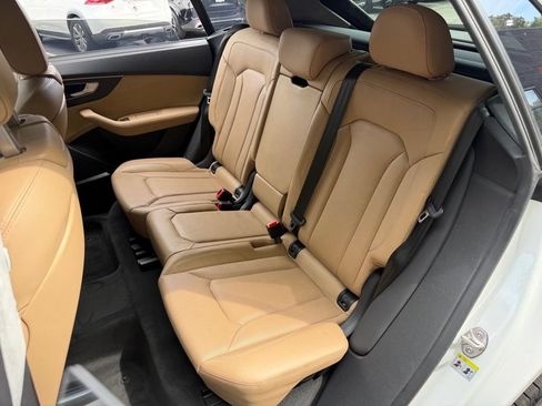 Used 2019 Audi Q8 Prestige w/ Luxury Package AWD/4WD image 32