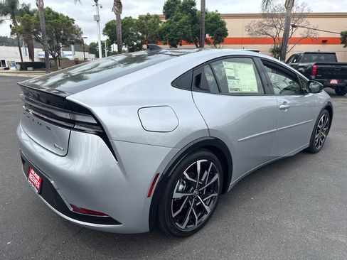 New 2026 Toyota Prius Plug-In Hybrid FWD image 12