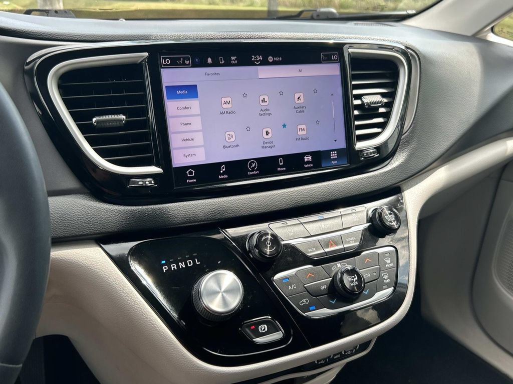 Used 2022 Chrysler Pacifica Touring-L FWD image 33