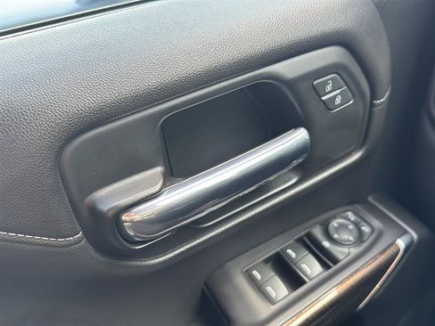 Used 2019 Chevrolet Silverado 1500 RST AWD/4WD image 15