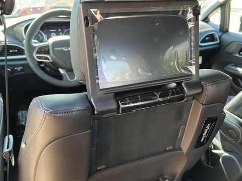 New 2026 Chrysler Pacifica Select image 26