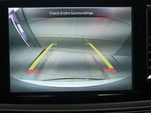 Used 2023 Chrysler Pacifica Touring-L image 18