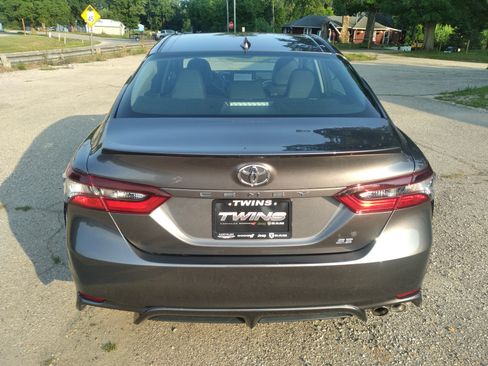 Used 2024 Toyota Camry SE FWD image 6