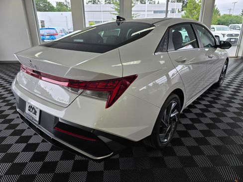 New 2026 Hyundai Elantra Limited FWD image 3