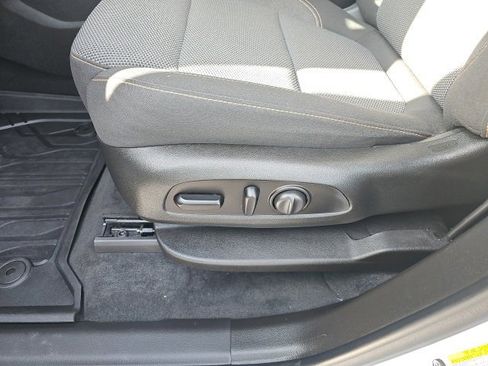 Used 2021 Chevrolet Traverse LS image 38