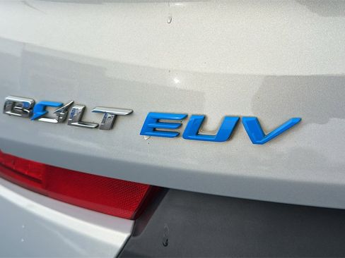 Used 2022 Chevrolet Bolt EUV LT w/ Convenience Package image 11