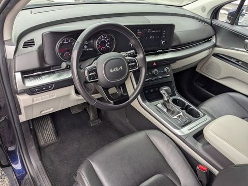 Used 2024 Kia Carnival LX image 12