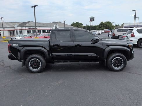 Certified 2025 Toyota Tacoma TRD Off-Road AWD/4WD image 8