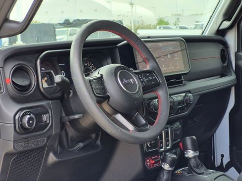 Used 2024 Jeep Wrangler Rubicon AWD/4WD image 7