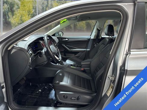 Used 2024 Volkswagen Jetta SE FWD image 9