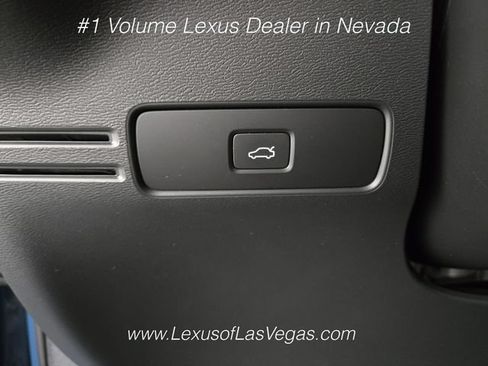 Used 2023 Volvo XC40 Recharge Plus AWD/4WD image 40