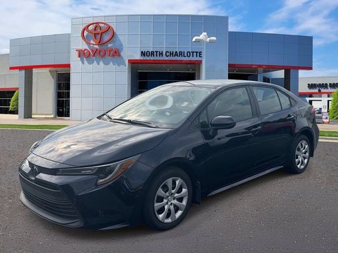 Used 2025 Toyota Corolla LE FWD image 5