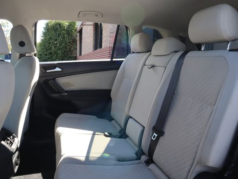 Used 2020 Volkswagen Tiguan S image 24