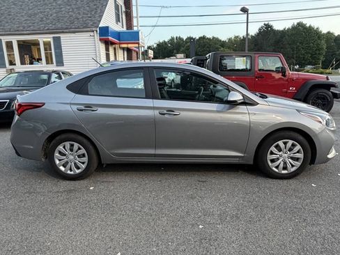 Used 2022 Hyundai Accent SE FWD image 9