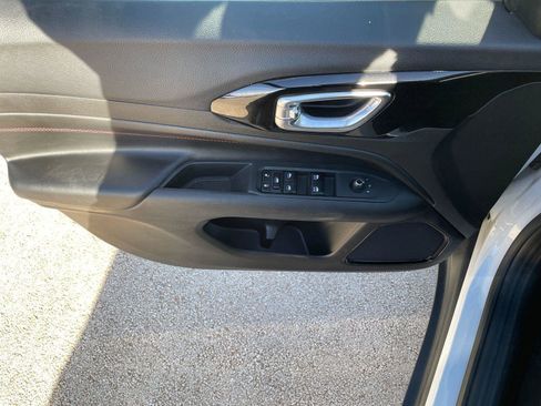 Used 2025 Jeep Compass Trailhawk w/ Trailhawk Convenience Group image 10