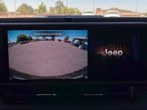 Used 2025 Jeep Wrangler Unlimited Rubicon AWD/4WD image 24