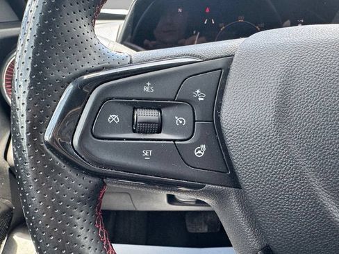 Used 2024 Chevrolet Trax RS w/ Sunroof Package FWD image 18