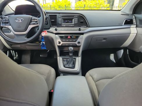 Used 2018 Hyundai Elantra SE image 14