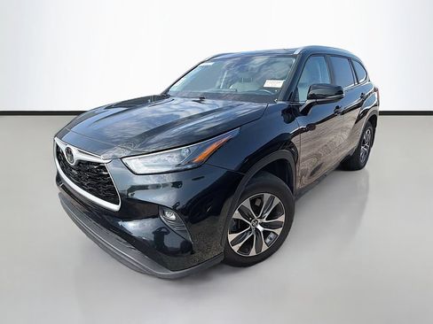 Used 2023 Toyota Highlander XLE AWD/4WD image 5