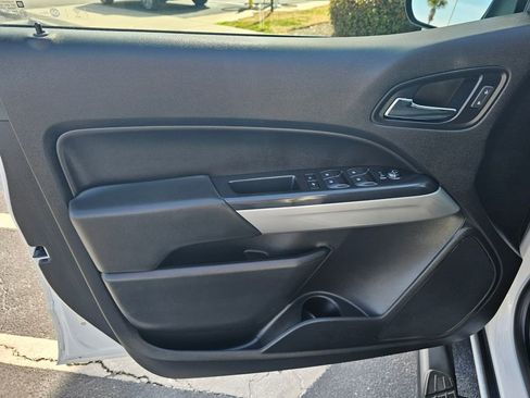 Used 2018 Chevrolet Colorado LT w/ LT Convenience Package image 12