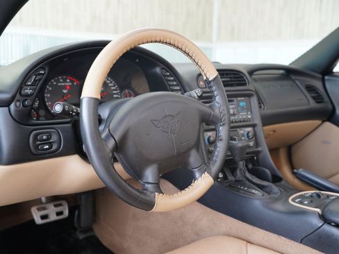 Used 2002 Chevrolet Corvette Convertible w/ Preferred Equipment Group2 RWD image 15
