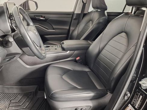 Used 2022 Toyota Highlander XLE image 24