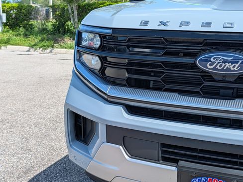 Certified 2025 Ford Expedition Platinum AWD/4WD image 10