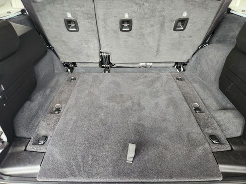Used 2025 Jeep Wrangler Unlimited Rubicon AWD/4WD image 35