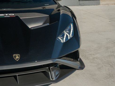 Used 2021 Lamborghini Huracan STO image 29
