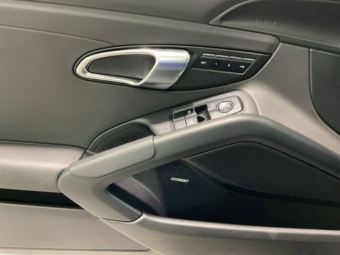 Used 2017 Porsche 718 Cayman RWD image 19