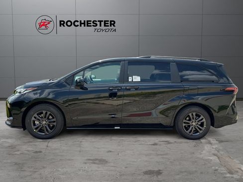 Used 2026 Toyota Sienna XSE AWD/4WD image 2