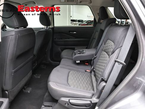 Used 2022 Nissan Pathfinder SV AWD/4WD image 22