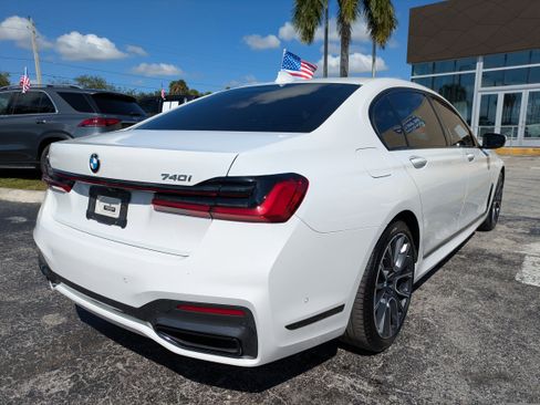 Used 2021 BMW 740i w/ M Sport Package image 4