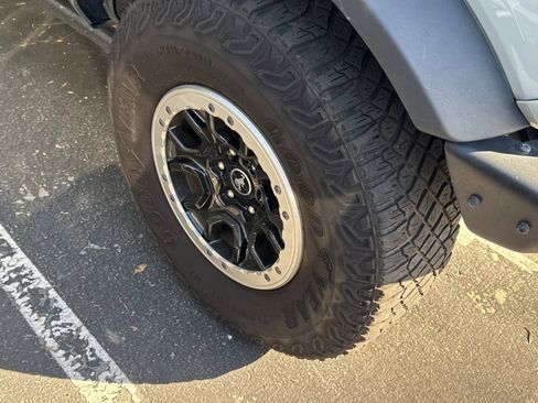 Used 2022 Ford Bronco Badlands image 3