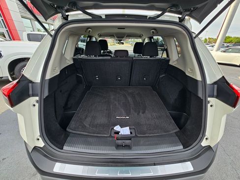 Used 2023 Nissan Rogue SV AWD/4WD image 11
