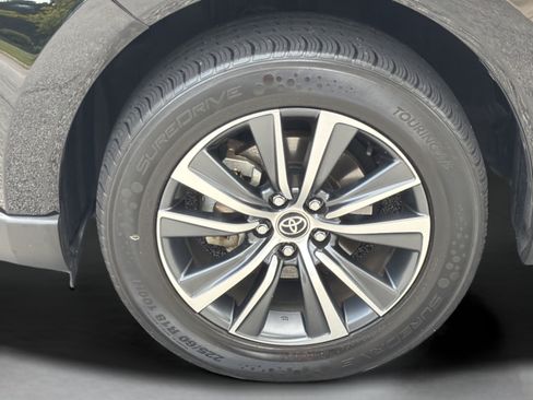 Used 2022 Toyota Venza LE AWD/4WD image 31