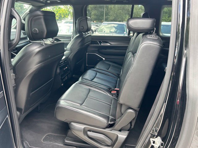 Used 2024 Jeep Wagoneer L Series II w/ Flexible Seating Group AWD/4WD image 6