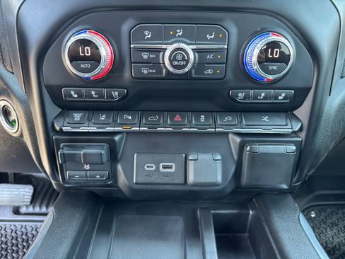 Used 2022 GMC Sierra 3500 Denali w/ Denali Ultimate Package AWD/4WD image 13