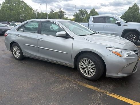 Used 2016 Toyota Camry LE FWD image 6