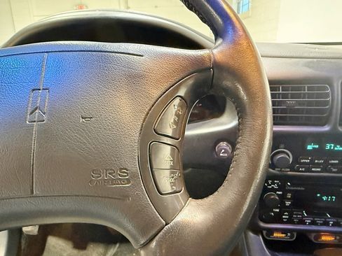 Used 1997 Oldsmobile Cutlass Supreme SL image 11