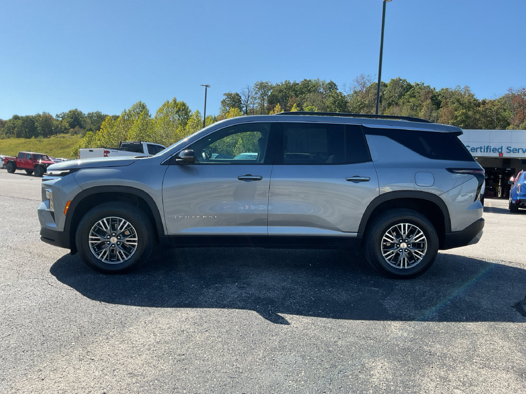 Used 2026 Chevrolet Traverse LT w/ Driver Confidence Package AWD/4WD image 5