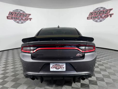 Used 2019 Dodge Charger Scat Pack w/ Dynamics Package RWD image 6