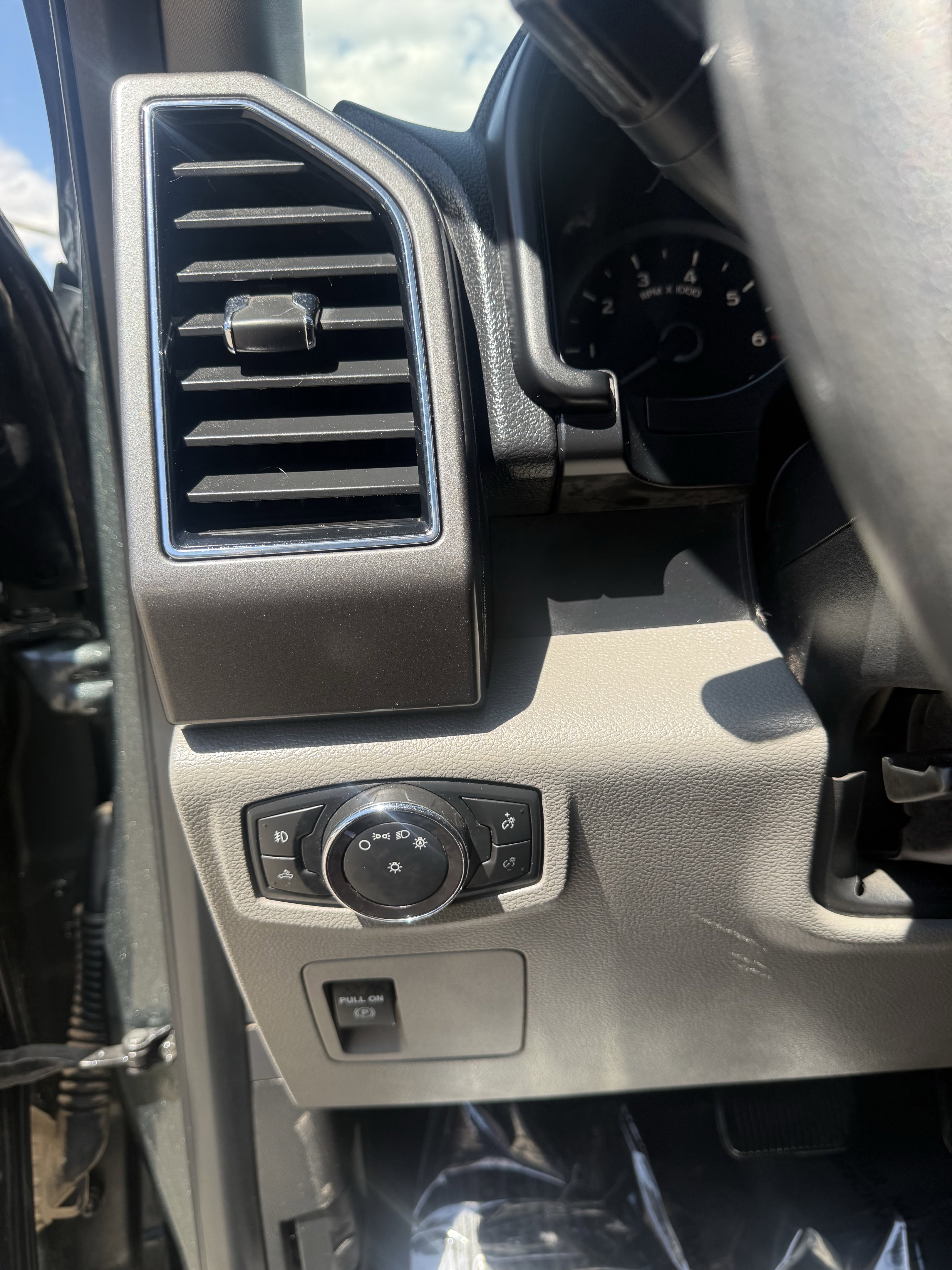 Used 2018 Ford F150 XLT w/ Trailer Tow Package AWD/4WD image 16