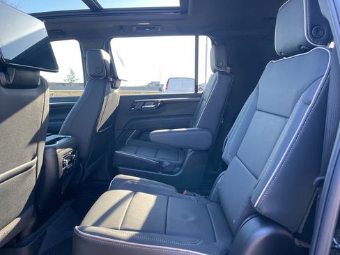 New 2026 Chevrolet Suburban Premier AWD/4WD image 18