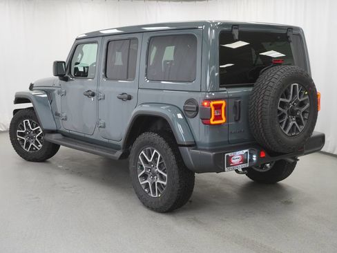 New 2026 Jeep Wrangler Unlimited Sahara AWD/4WD image 13